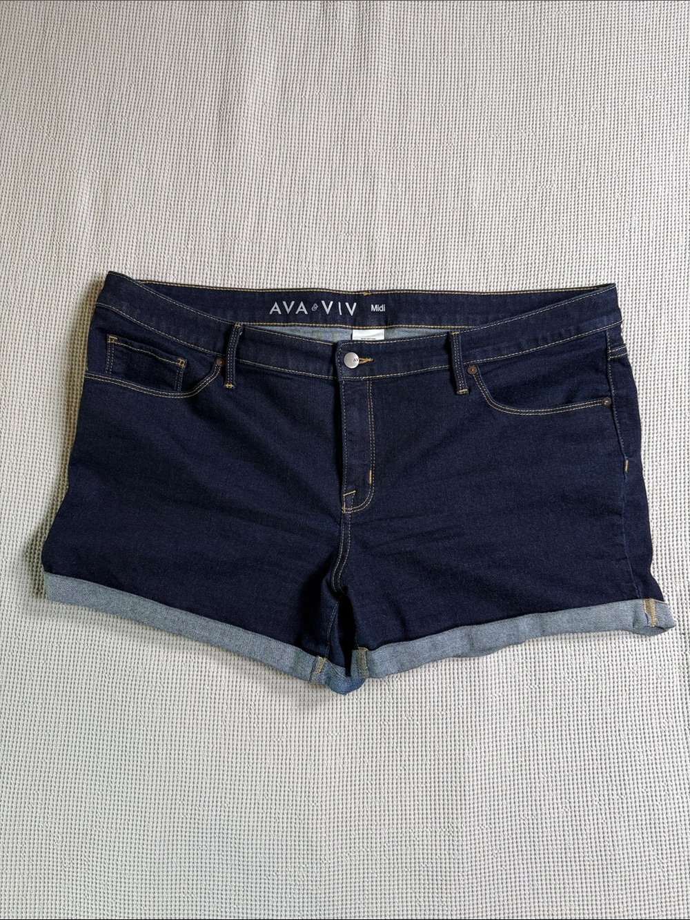 Ava & Viv Dark Blue Denim Cuffed Women’s Shorts 18W